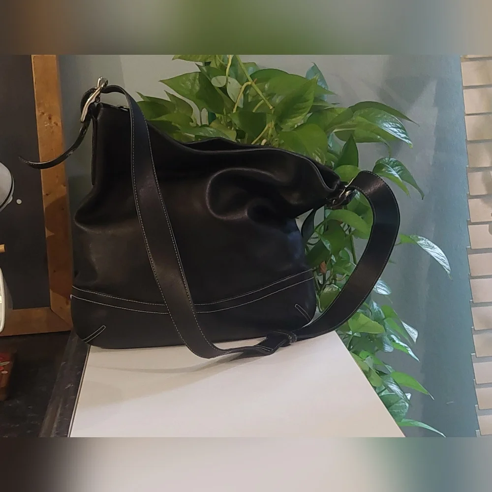 Elegant Black Leather Coach Crossbody - Picture 3 of 16